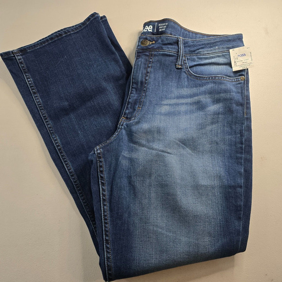 Lee Jeans Women's 18 M Blue Dark Wash Boot Cut Mid Rise Regular Fit NWT - Picture 8 of 16